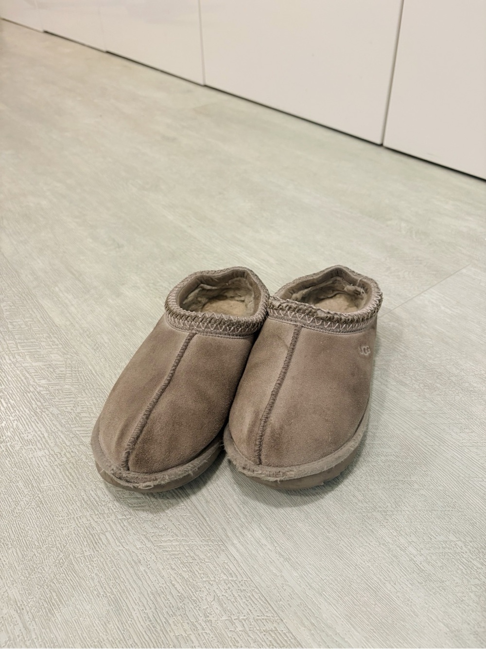 UGG Tasman Slippers in Gray